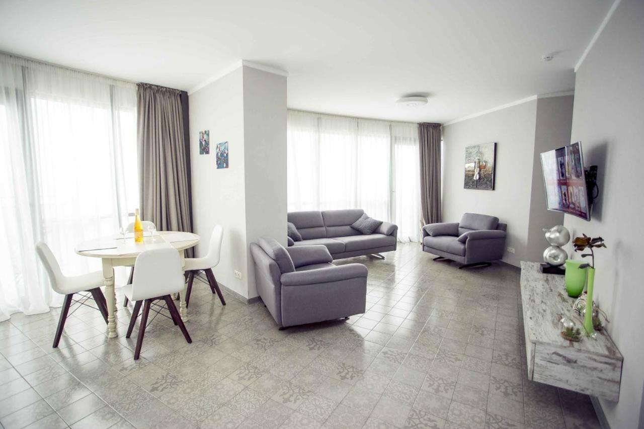 2Br Beachfront Batumi Apt Luxury & Sea Views Exterior foto
